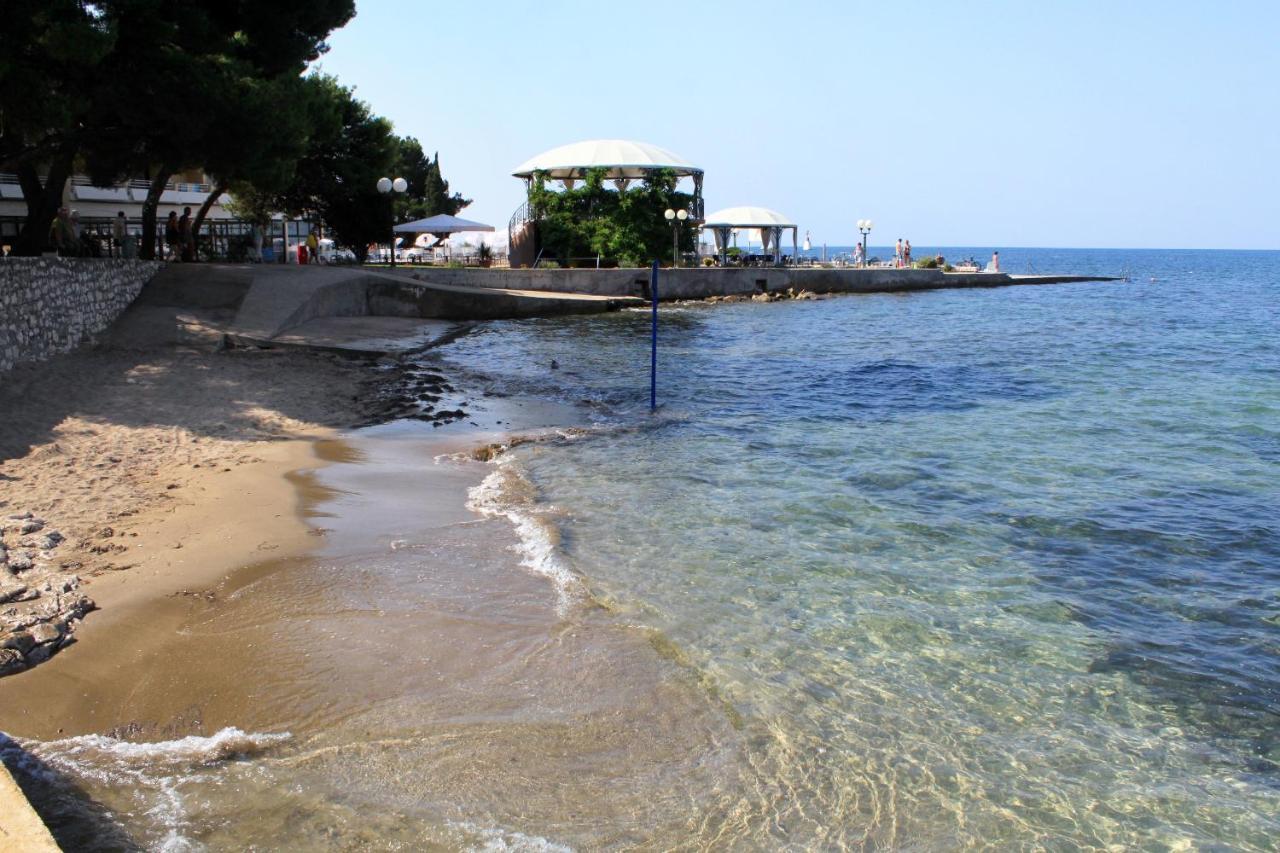 Apartments With A Parking Space Umag - 7066 Bagian luar foto