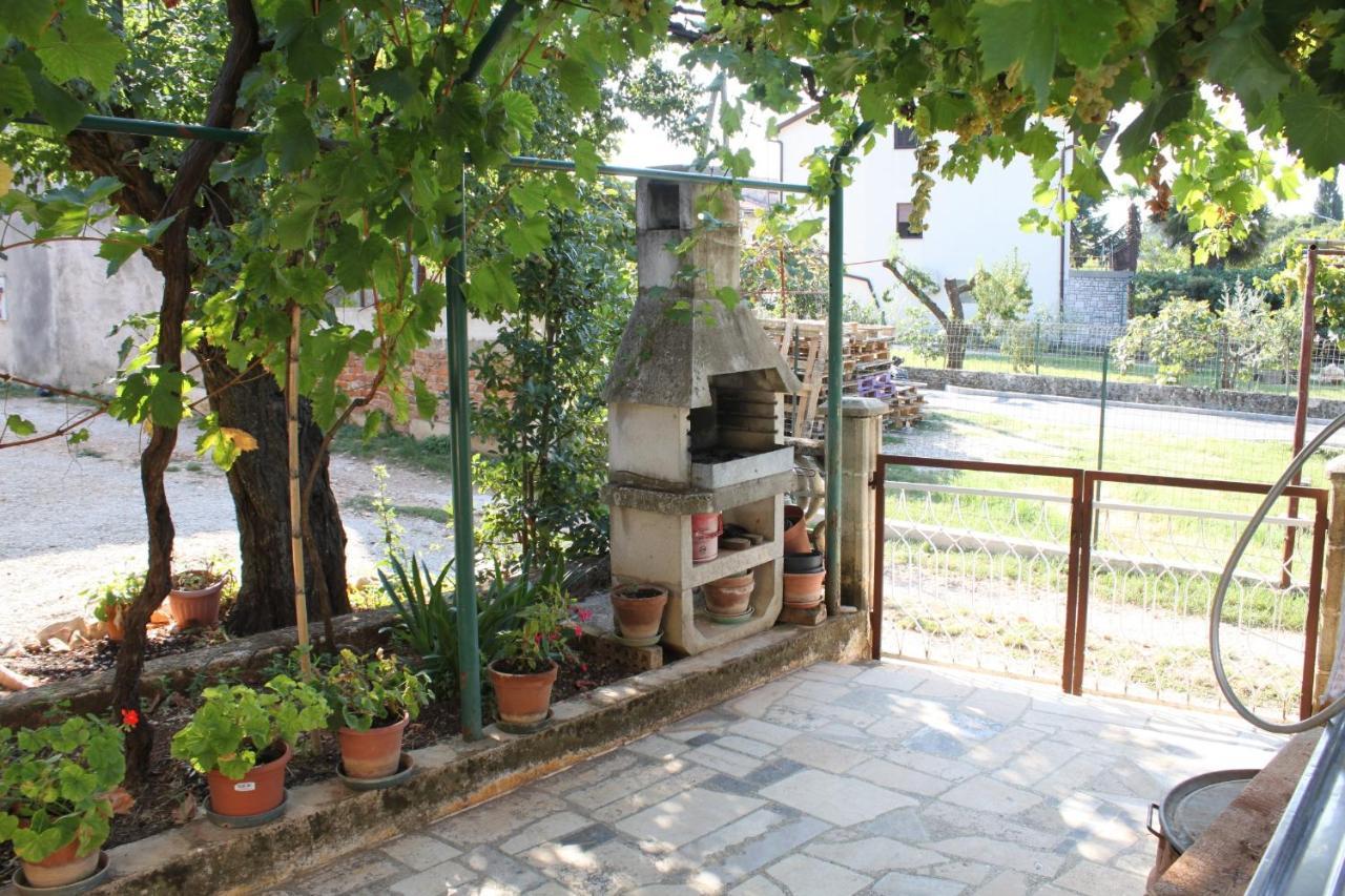 Apartments With A Parking Space Umag - 7066 Bagian luar foto