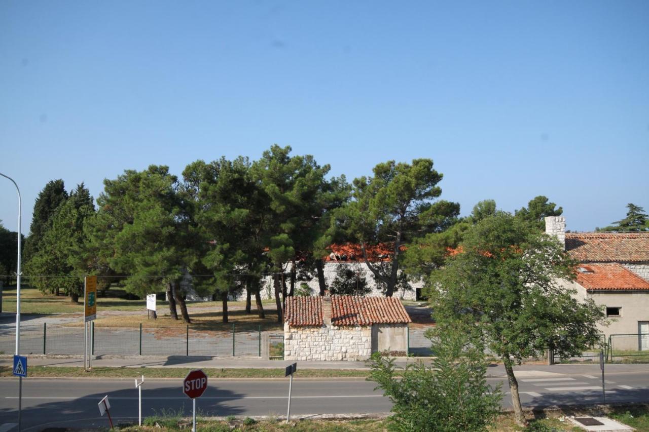 Apartments With A Parking Space Umag - 7066 Bagian luar foto