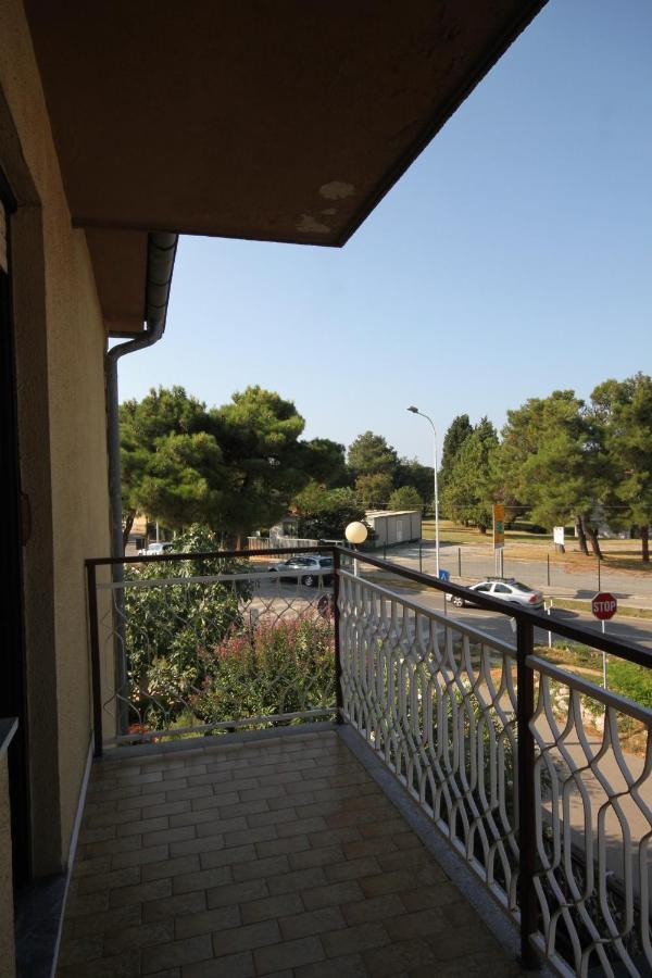 Apartments With A Parking Space Umag - 7066 Bagian luar foto